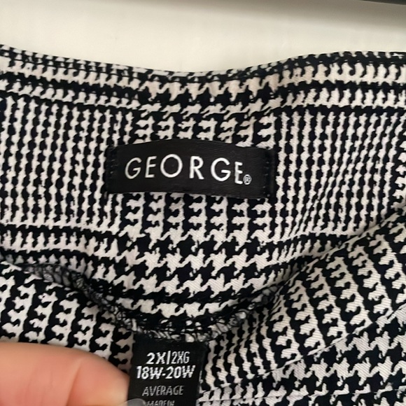 {George} Houndstooth Print Cropped Stretch Pants - Picture 3 of 5